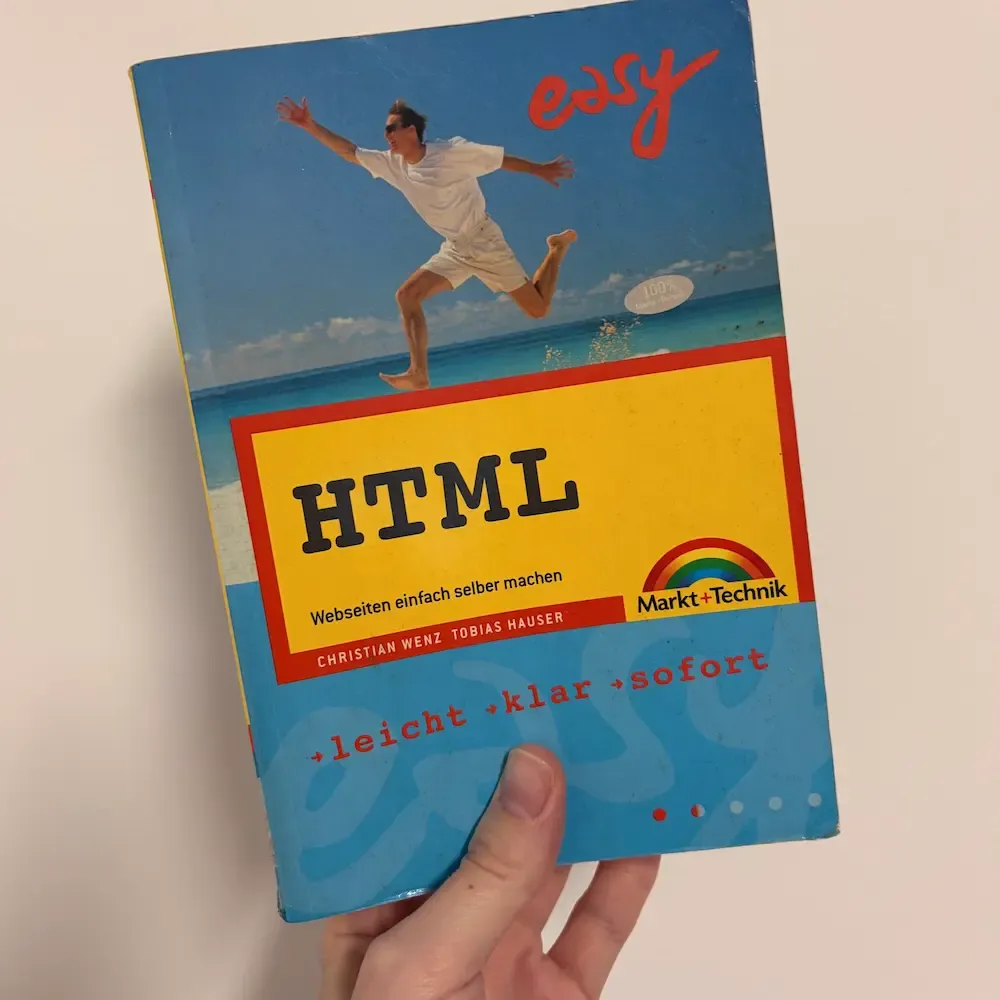 A book with the title 'HTML', an introduction for beginners
